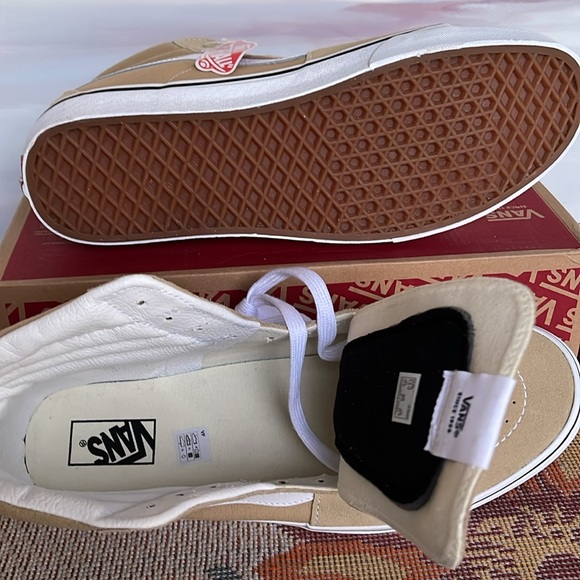 Vans Men’s Sk8-Hi
Taos Taupe
VN0A32QGYUU
Sneakers - Picture 3 of 16